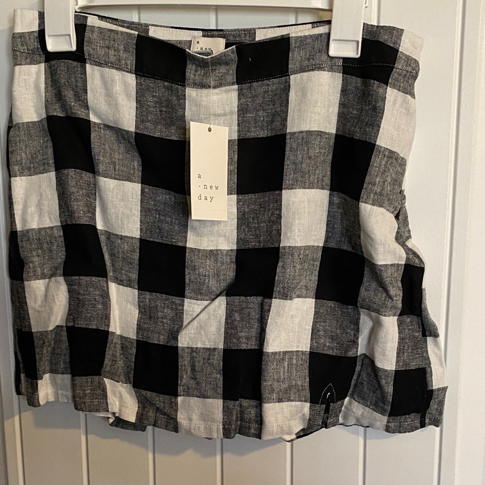 NWT, A New Day Monochrome Plaid Skort
